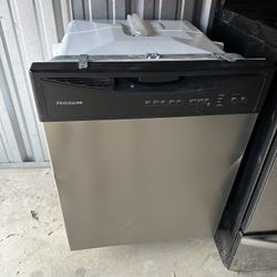 Frigidaire SS Dishwasher Stainless Steel(Excellent Condition)