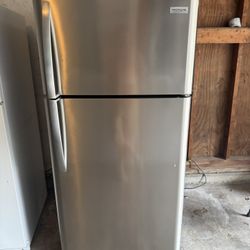 Frigidaire Fridge 