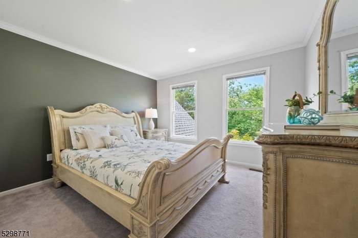 Raymour & Flanigan 4 piece queen bedroom set