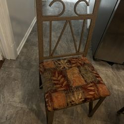 Kitchen table With 4 Chairs . 