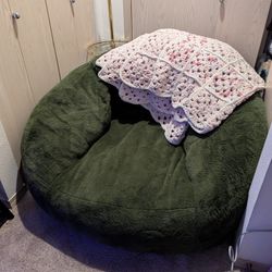 Giant Green Bean Bag (Maxyoyo)