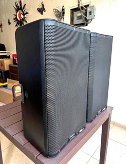QSC k12.2 Powered speakers