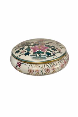 Vintage Macau Hand Painted Floral Gold Gilded Ornate Chinoiserie Lidded Porcelain Bowl Urn Jar.