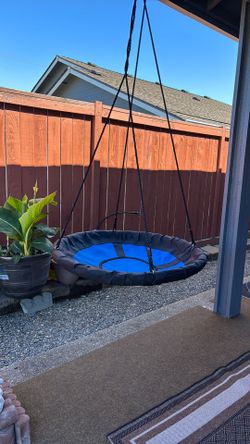 Saucer swing for kids