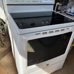 MAYTAG Glass Top Electric Range / Stove