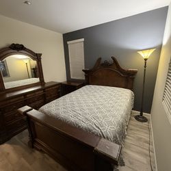 Luxury Solid Wood Bedroom Set