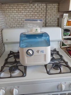 VICKS Germ Free 1 Gallon Vapotizer with 12 VAPO  PADS