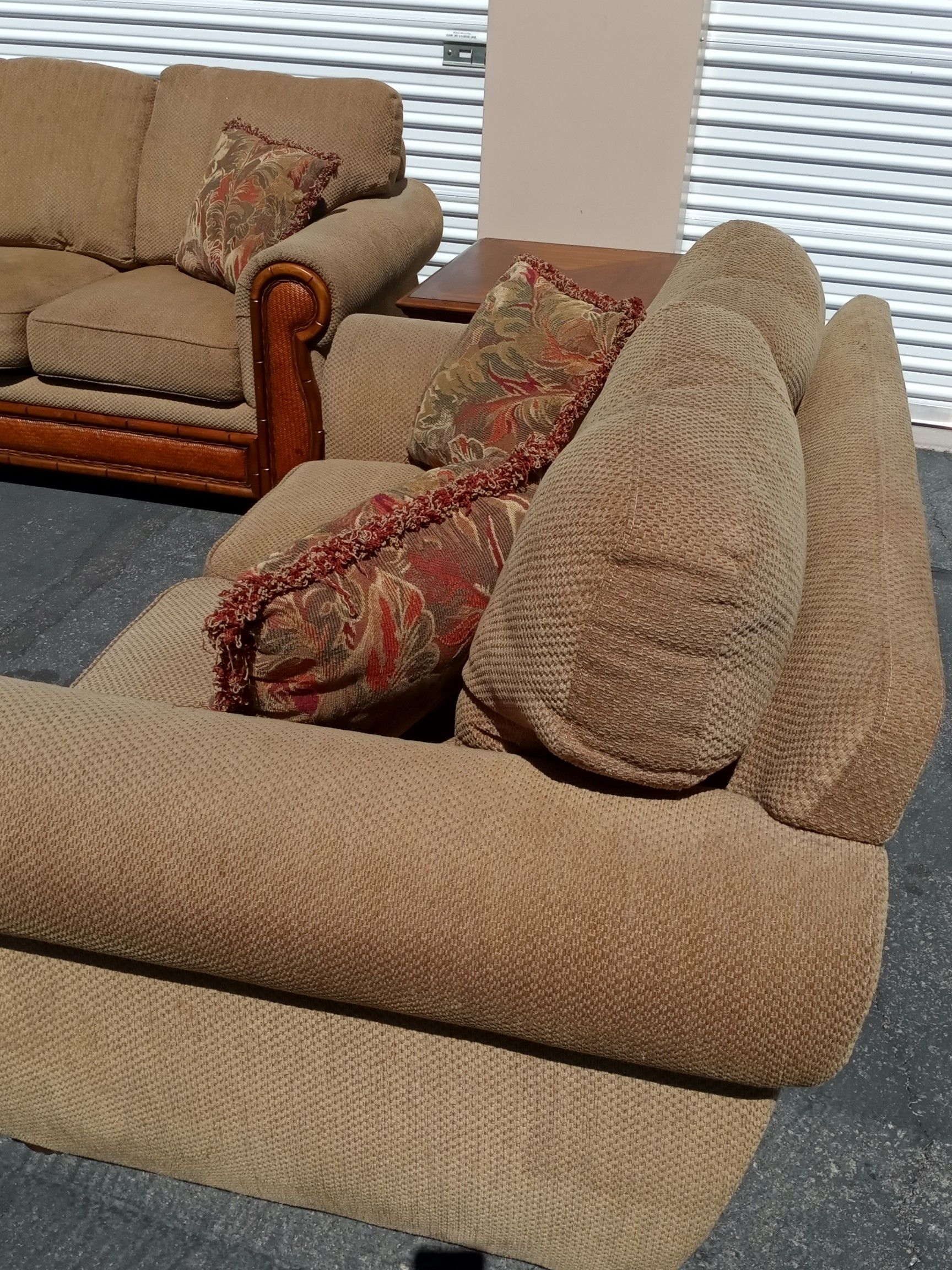 RC Willey Livingroom Set Free Delivery Excellent Condition