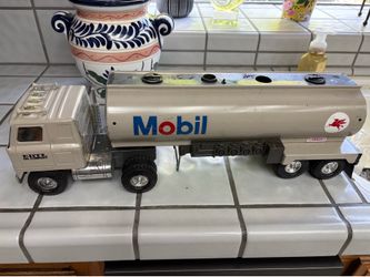 Vintage Mobil toy tanker