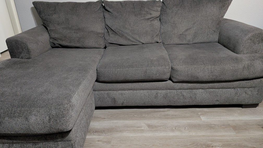 Couch With Reversible Chaise
