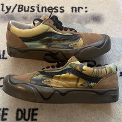 MoMA Salvador Dali Vans Size 6 