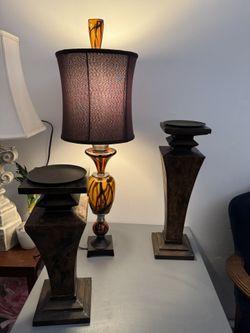 Pedestals An Lamp