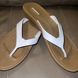 Okabashi White Thong Sandals, Women’s Size 9