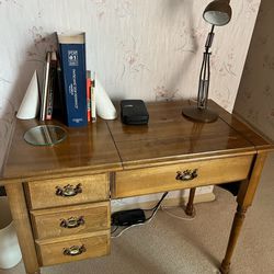 Singer Sewing Machine With Wood Desk
