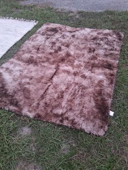 VERY NICE 5 BY 7 AREA RUGS AND NICE  HALLWAY RUNNERS