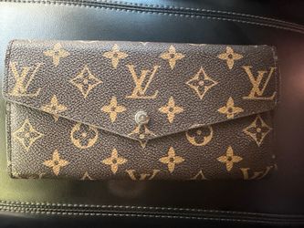 Women’s Louis Vuitton wallet
