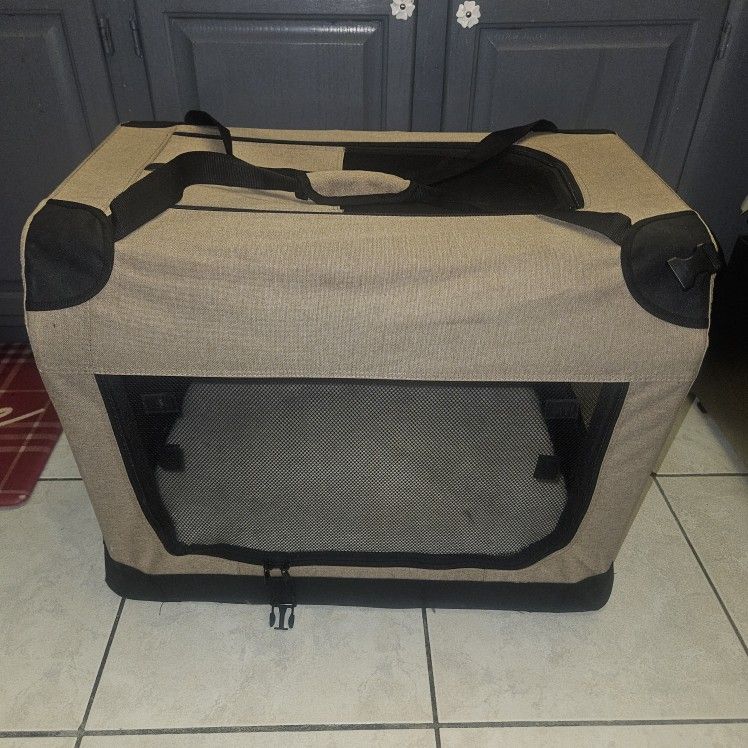 VEEHOO SOFT DOG CRATE! Like New