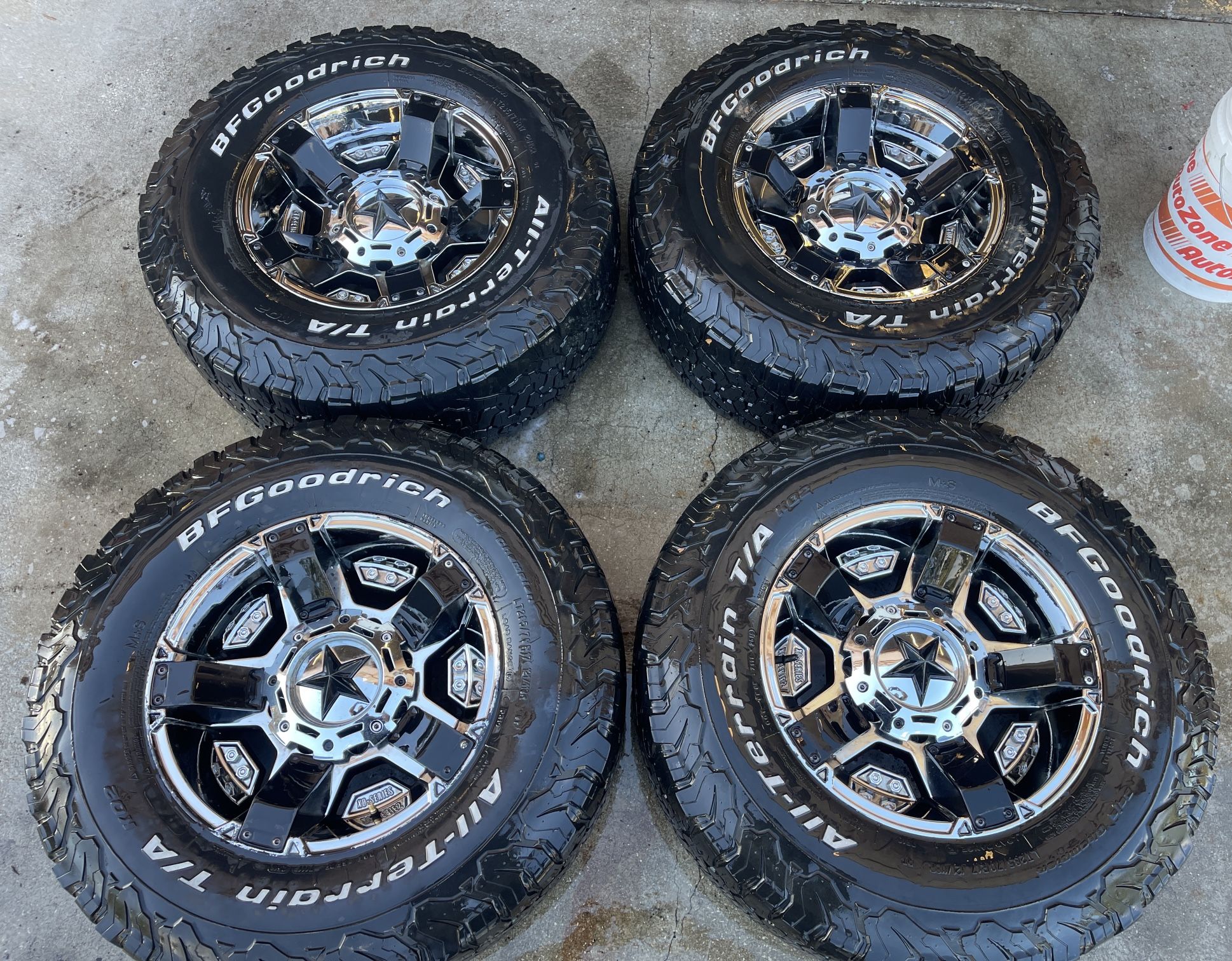 17in KMC Rockstar XD Series Offroad Truck Wheels 17x9 8x180 CHEVY SILVERADO 2500HD GMC SIERRA 8 LUG