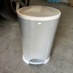 Dekor Diaper Pail With Bags