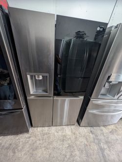 LG Refrigerator With Instaview Window, Craft Ice, Water & Ice Dispenser