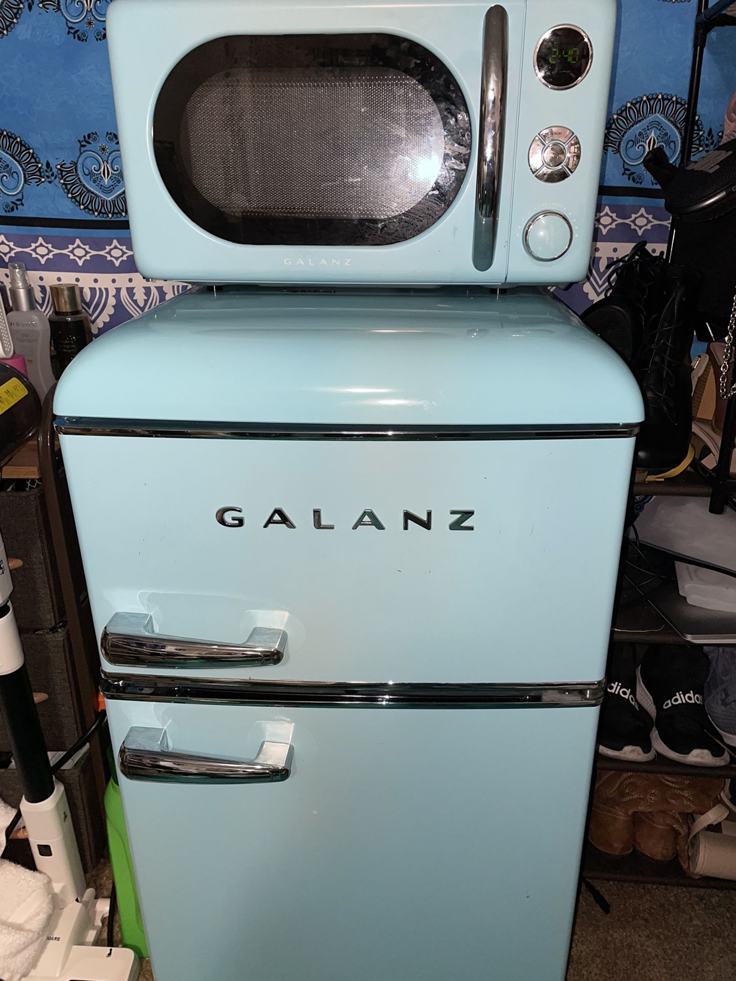 Pending Pick Up )Retro Blue Galanz Mini Fridge And Microwave Set for
