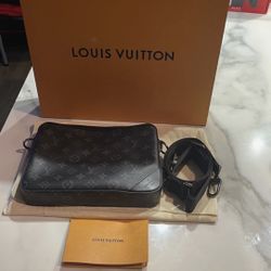 Louis Vuitton Messenger Bag 