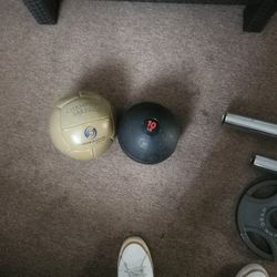 4lb And 10lb Medicine Balls