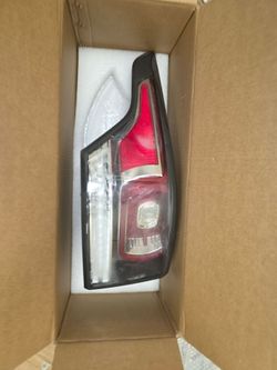 2014 drivers rear tail light in working condition  needs buff to shine