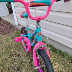Girls Schwinn Bike  - Like NEW