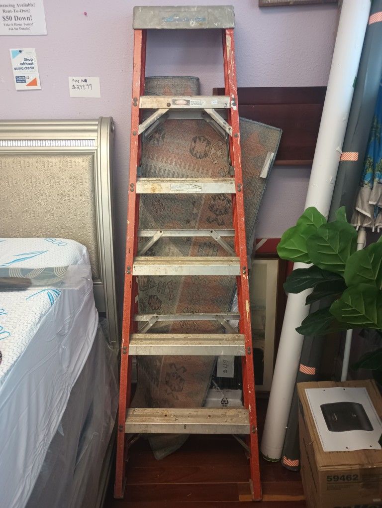 Louisville 6 ft fiberglass ladder