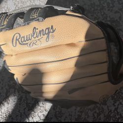Child’s Rawlings PL15WB baseball glove (youth) k