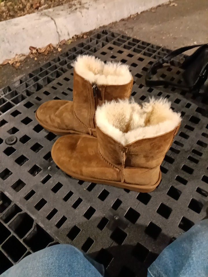 UGG Style Boots, Brand New Size 7