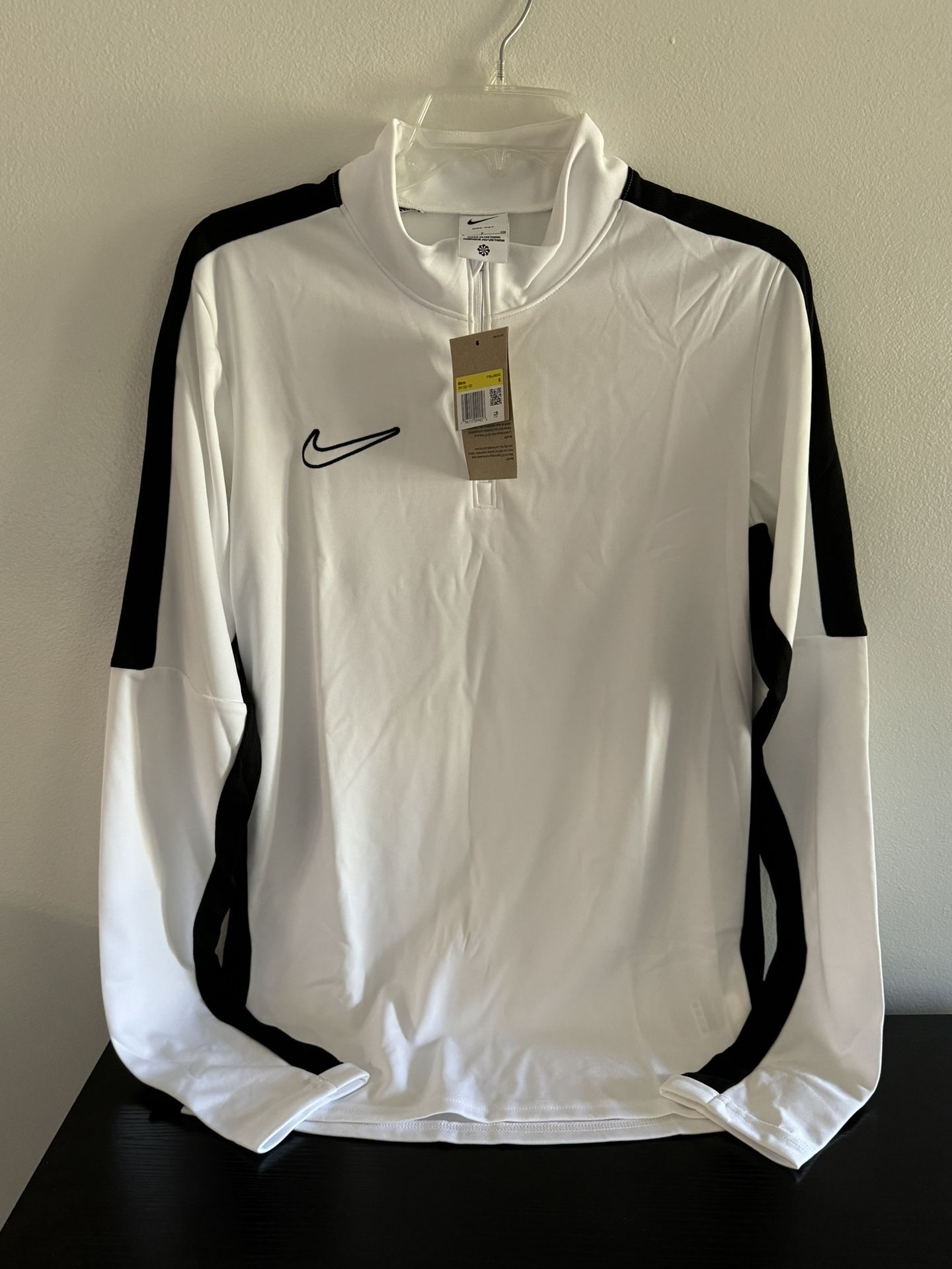 BRAND NEW NIKE MEN’S 1/4 ZIP LONG SLEEVE SHIRT