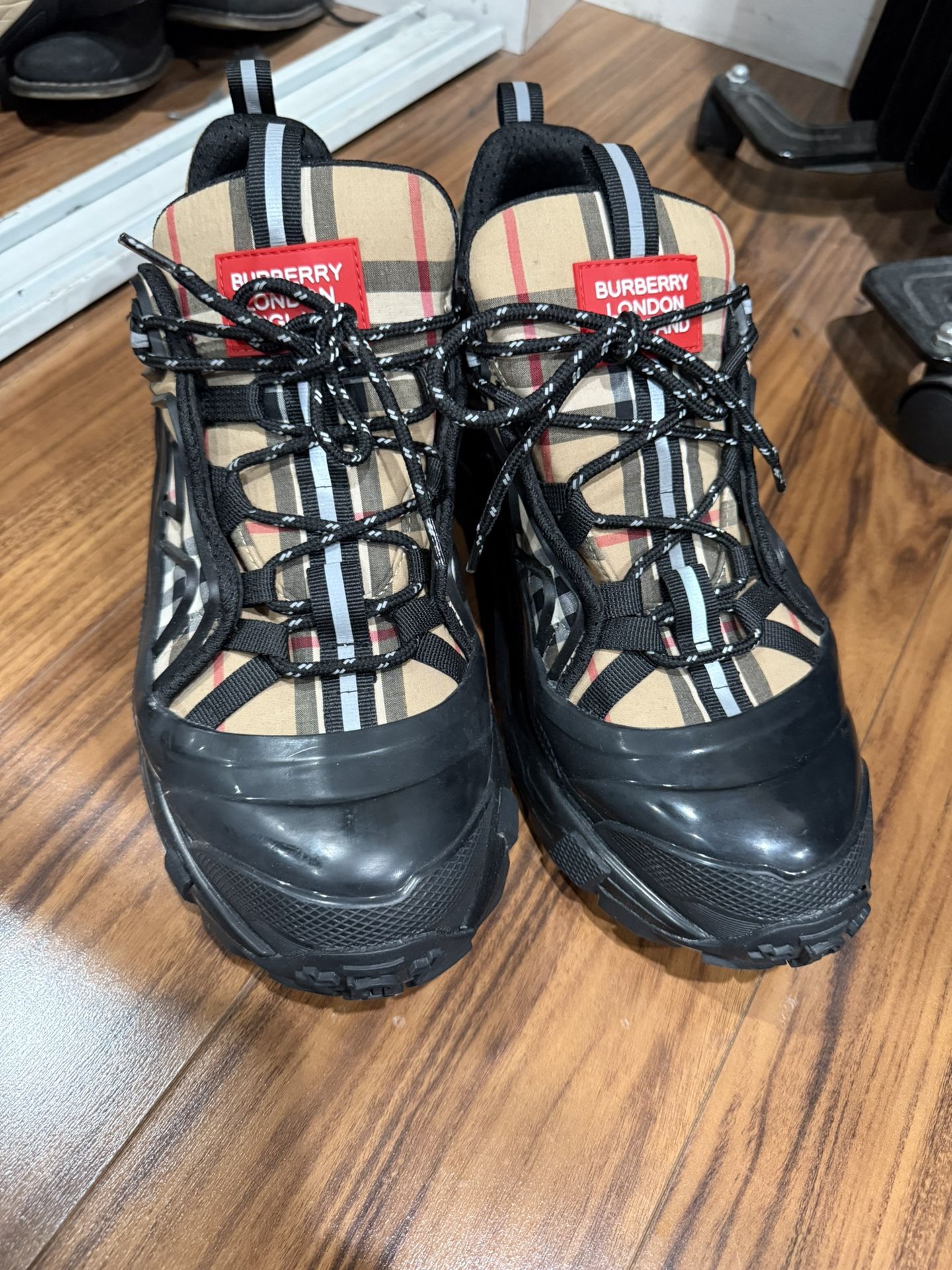 Burberry Size43 Never Worn
