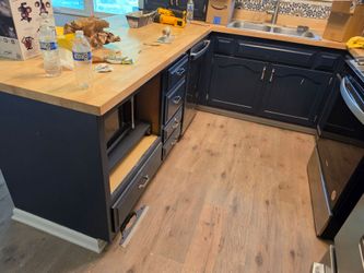 Kitchen cabinets and coutnertop