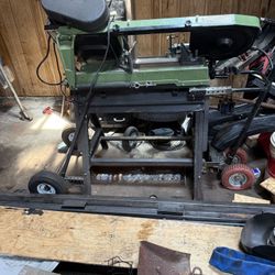 HEAVY DUTY, INDUSTRIAL BAND SAW .GREAT TO CUT METAL. PERFECT FOR WELDERS AND MECHANICS. $300.00 OR BEST OFFER.   BUYER MUST DISASSEMBLE AND PICK UP.