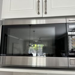 Panasonic NN-SA651S Stainless Steel Microwave Oven 1.2 cu. ft, 1200W, Silver