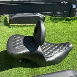 Saddlemen Road Sofa with rider backrest Harley Davidson. Road Glide. Street glide. CVO