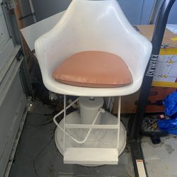 Salon chair