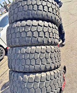 37*12.50r17 AOROMAN Tires con 80% de vida las 4