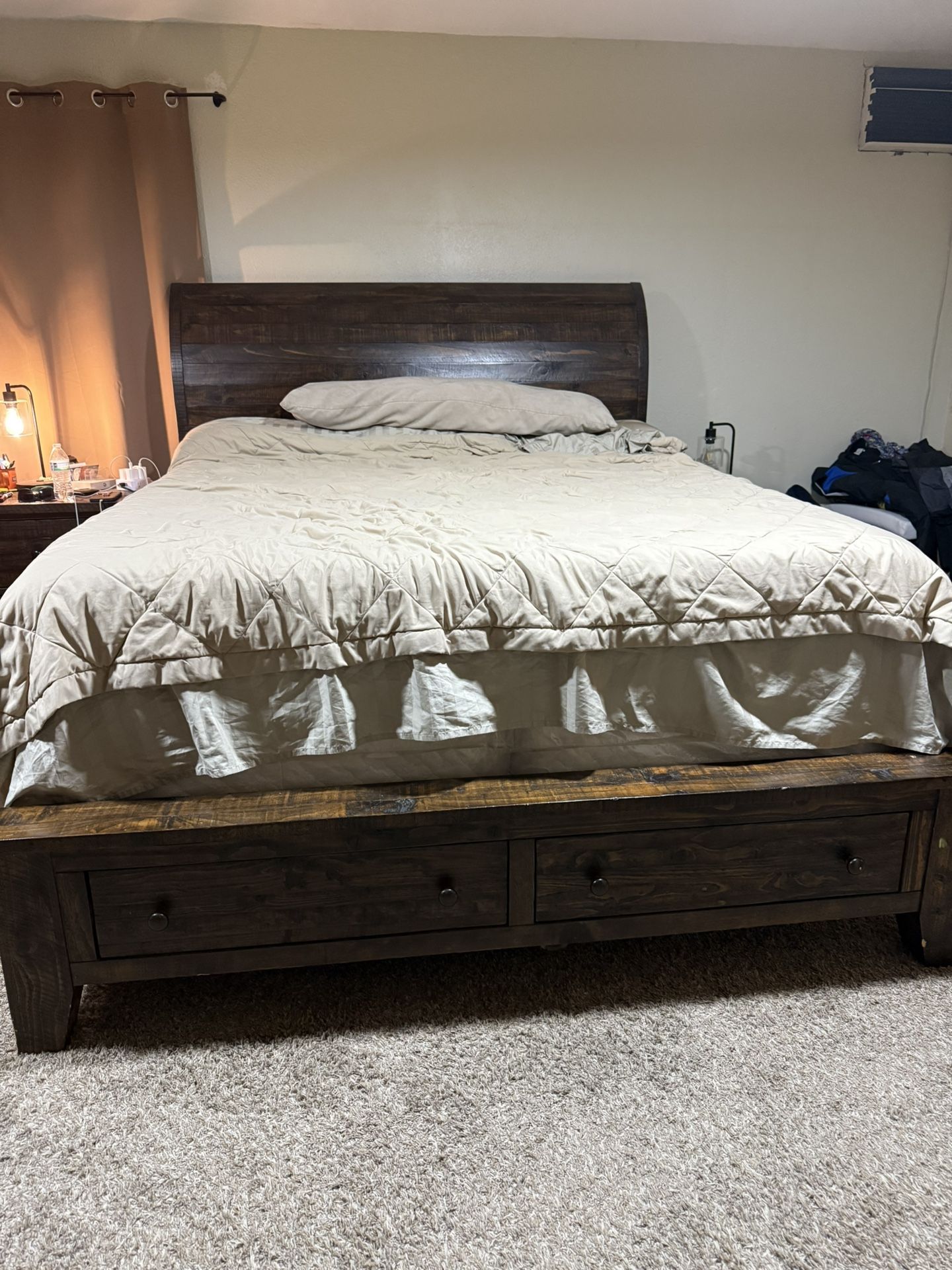 Cal King Sleigh Bed With Dresser And Nightstand