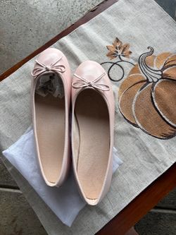 New pink shoes young girl/ women