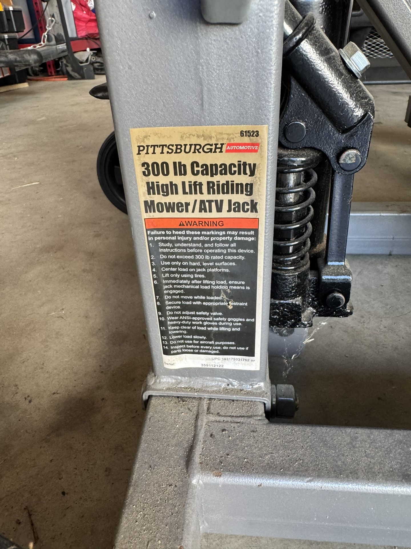 PITTSBURGH 300 lb. ATV/Lawn Mower Lift