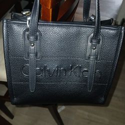 CALVIN KLEIN CROSS BODY