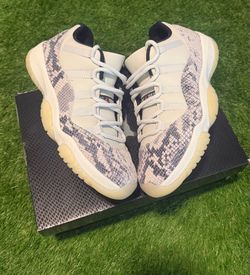 Jordan 11 Low Snake Light Bone