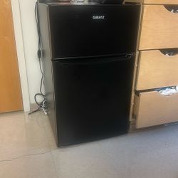 Galanz 3.1 Cu ft Two Door Mini Fridge, Black