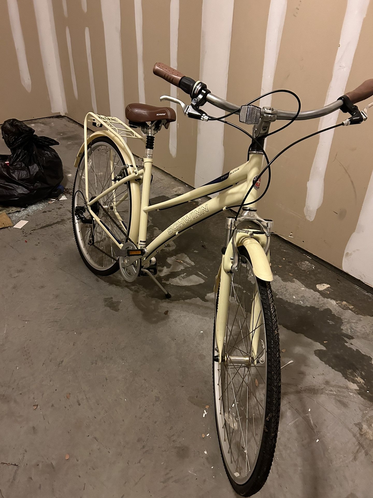 Schwinn Fith Avenue Bike