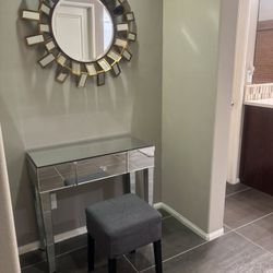 Vanity Table/Make Up Table with Seat and Mirror 