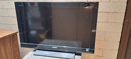 SONY 31 1/4 inch  HD Tv with remote