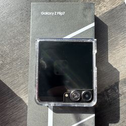 Samsung Galaxy Zflip7 And Galaxy Watch8 